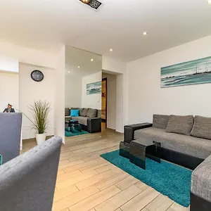 Maksim And Timon Apartament